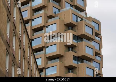 Fassadendetails der Wohntürme Norra Tornen in Vasastaden, Stockholm, Schweden. Entworfen vom Architekten Reinier de Graaf. Stockfoto