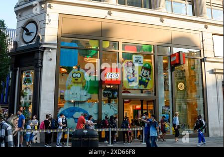 London, Vereinigtes Königreich - 10. August 2021 - die Frontage des Lego-Geschäfts am Leicester Square Stockfoto