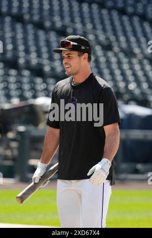 Denver CO, USA. Juni 2024. Colorado verließ Feldspieler Sean Bouchard (12), bevor das Spiel zwischen den Los Angeles Dodgers und Colorado Rockies im Coors Field in Denver Co. Stattfand. David Seelig/Cal Sport Medi. Quelle: csm/Alamy Live News Stockfoto