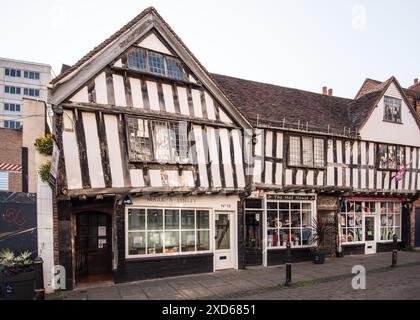 Fachwerkläden und Schwarzweißgrundstücke Friar Street, Worcester Stockfoto