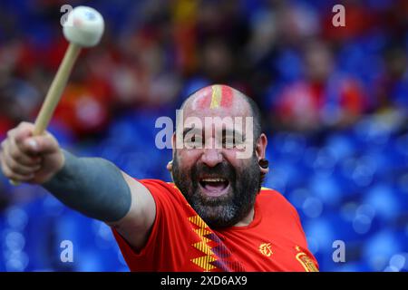 Gelsenkirchen, Deutschland. Juni 2024. Ein Fan von Spanien während des Gruppenfußballspiels der Euro 2024 zwischen Spanien und Italien im Arena AufSchalke Stadion in Gelsenkirchen (Deutschland), 20. Juni 2024. Quelle: Insidefoto di andrea staccioli/Alamy Live News Stockfoto