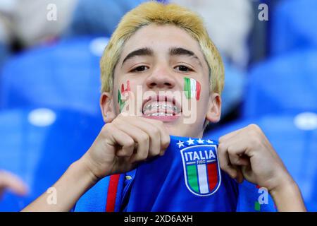 Gelsenkirchen, Deutschland. Juni 2024. Fan von Italien beim Gruppenspiel der Euro 2024 zwischen Spanien und Italien im Arena AufSchalke Stadion in Gelsenkirchen (Deutschland), 20. Juni 2024. Quelle: Insidefoto di andrea staccioli/Alamy Live News Stockfoto