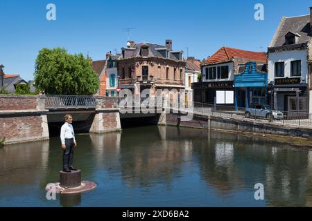 Amiens, Frankreich - 29. Mai 2020: Die Dodane-Brücke über die Somme im Stadtteil Saint-Leu. Stockfoto