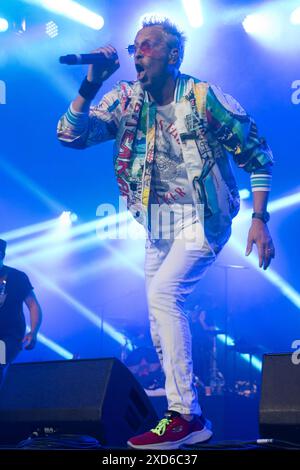 Rick Parfitt Jnr tritt im Big Top beim Isle of Wight Festival im Seaclose Park auf Stockfoto