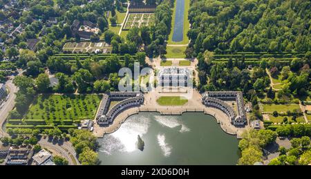 Aus der Vogelperspektive, Schloss Benrath und Schlosspark und Schlossteich, Spiegelteich, Benrath, Düsseldorf, Rheinland, Nordrhein-Westfalen, Deutschland, DE, Europa, Stockfoto