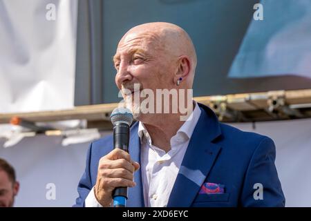 Central Park, Brighton, Großbritannien. Fans im Euro-Fan-Park, 4theFans, Central Park, Brighton im Dänemark-England-Fan-Park Brighton. David Smith/Alamy 25. Juni 2024 Stockfoto