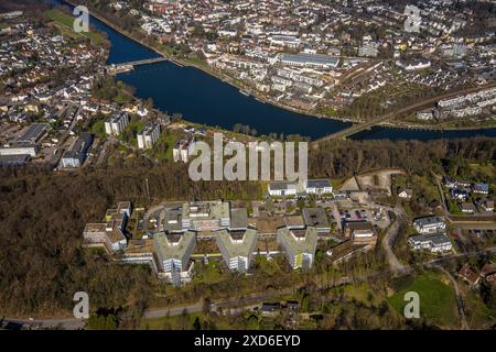 Luftaufnahme, Wohngebiet und Ruhr, drei Hochhäuser, MEDICLIN Fachklinik Rhein/Ruhr und Kettwiger See, Eisenbahnbrücke Kettwig und Stockfoto