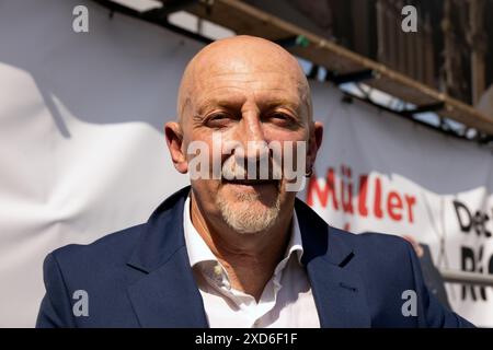 Central Park, Brighton, Großbritannien. Fans im Euro-Fan-Park, 4theFans, Central Park, Brighton im Dänemark-England-Fan-Park Brighton. David Smith/Alamy 25. Juni 2024 Stockfoto