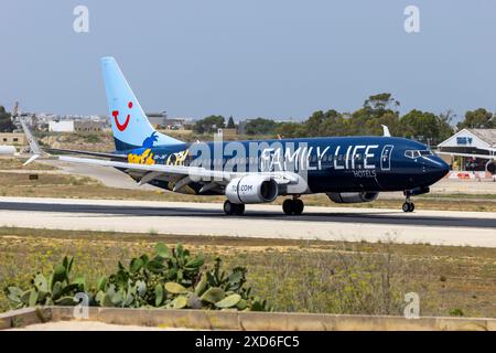 TUI Airlines Belgium Boeing 737-8K5 (Reg.: OO-JAF) in der Sonderlackierung für Family Life Hotels. Stockfoto