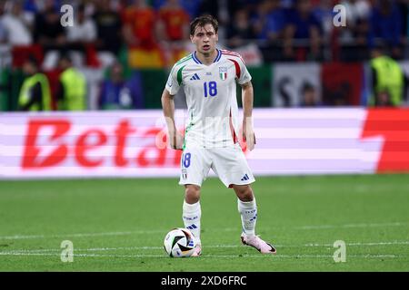 Gelsenkirchen, Deutschland. Juni 2024. Nicolo Barella aus Italien im Spiel der Gruppe B der UEFA Euro 2024 zwischen Spanien und Italien am 20. Juni 2024 in der Arena AufSchalke in Gelsenkirchen. Quelle: Marco Canoniero/Alamy Live News Stockfoto