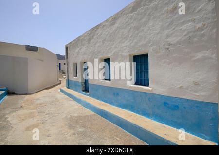 Straßenszene, Megalo Chorio Dorf, Tilos Insel, Dodekanese, Griechenland. Vom Mai 2024 Stockfoto