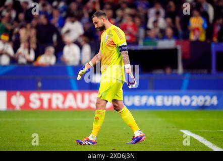 Der italienische Torhüter Gianluigi Donnarumma reagiert, nachdem er beim Gruppenspiel der UEFA Euro 2024 in der Arena AufSchalke in Gelsenkirchen den ersten Treffer erzielt hat. Bilddatum: Donnerstag, 20. Juni 2024. Stockfoto