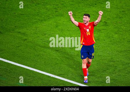 GELSENKIRCHEN - Aymeric Laporte von Spanien feiert den Sieg 1-0 beim Gruppenspiel der UEFA EURO 2024 zwischen Spanien und Italien in der Arena AufSchalke am 20. Juni 2024 in Gelsenkirchen. ANP | Hollandse Hoogte | Gerrit van Keulen Stockfoto