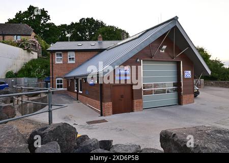Bristol, Großbritannien. Juni 2024. An einem warmen Abend im Portishead ist das RNLI einer von vielen, die das 200. Jubiläum feiern. Bilder zeigen die allgemeine Szene ihres Heims. Die RNLI wurde 1824 gegründet und rettete im täglichen 24/7 Dienst von Besatzungsmitgliedern an 238 Lifeboat-Stationen Leben. Bildnachweis: Robert Timoney/Alamy Live News Stockfoto