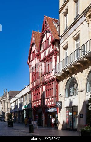 Caen, Frankreich - 06. August 2020: Das Post- und Telekommunikationsmuseum ist ein ehemaliges Museum, das in einem Fachwerkgebäude in der Altstadt untergebracht war Stockfoto