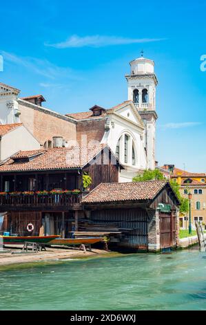 Venedig, Italien, Squero di San Trovaso; Gondelwerkstatt entlang des Rio San Trovaso in Dorsoduro, nur redaktionell. Stockfoto