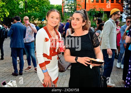 LONDON, GROSSBRITANNIEN. Juni 2024. „Mrs. Doubtfire: The Musical“ 1. „Njugendfeier“-Aufführung im Shaftesbury Theatre, London, Großbritannien. Quelle: Siehe Li/Picture Capital/Alamy Live News Stockfoto