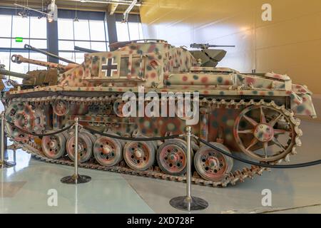 Königliches Panzermuseum, Amman, Jordanien - 4. Mai 2024: Sturmgeschutz 3 Panzer der Wehrmachtarmee der Nazis im Königlichen Panzermuseum Jordaniens ausgestellt Stockfoto