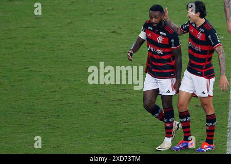 Rio de Janeiro, Brasilien. Juni 2024. Gerson von Flamengo feiert, nachdem er am 20. Juni im Maracana-Stadion in Rio de Janeiro das erste Tor seines Teams mit Pedro im Spiel zwischen Flamengo und Bahia für die brasilianische Serie A 2024 erzielte. Foto: Nadine Freitas/DiaEsportivo/Alamy Live News Credit: DiaEsportivo/Alamy Live News Stockfoto