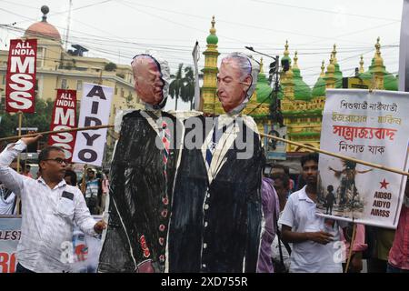 Kalkutta, Indien. Juni 2024. Alle indischen Demokratischen Studentenorganisationen (AIDSO), alle indischen Demokratischen Jugendorganisationen (AIDYO), alle indischen Mahila Sankritik Sangathan (AIMSS) hielten einen protestmarsch gegen den Krieg ab, in dem sie gegen Israel und Amerikas schrecklichen Angriff auf Palästina waren. Am Ende der Prozession wurden die Bilder des US-Präsidenten Joe Biden und des israelischen Premierministers Benjamin Netanjahu verbrannt. (Foto: Sayantan Chakraborty/Pacific Press) Credit: Pacific Press Media Production Corp./Alamy Live News Stockfoto