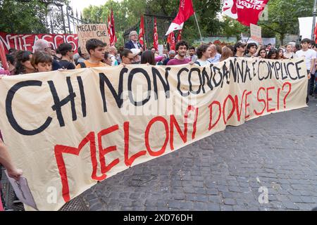 Rom, Italien. Juni 2024. Sit-in auf der Piazza Vittorio Emanuele in Rom, um gegen die Angriffe einiger Aktivisten der rechtsextremen Casapound-Partei gegen linke Jugendliche am vergangenen Dienstag zu protestieren (Foto: Matteo Nardone/Pacific Press/SIPA USA) Credit: SIPA USA/Alamy Live News Stockfoto