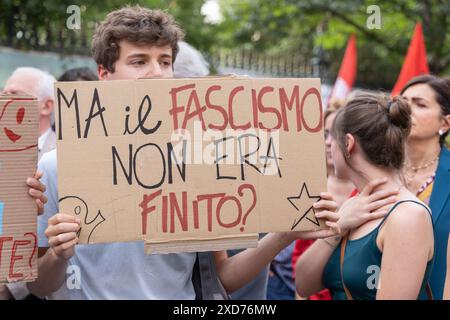 Rom, Rm, Italien. Juni 2024. Sit-in auf der Piazza Vittorio Emanuele in Rom, um gegen die Angriffe einiger Aktivisten der rechtsextremen Casapound-Partei gegen linke Jugendliche am vergangenen Dienstag zu protestieren (Foto: © Matteo Nardone/Pacific Press via ZUMA Press Wire) NUR REDAKTIONELLE VERWENDUNG! Nicht für kommerzielle ZWECKE! Stockfoto