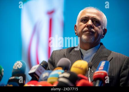 Teheran, Teheran, Iran. Juni 2024. Mohammad Javad Zarif, ehemaliger Außenminister, spricht während des Wahlkampfes von Masoud Pezeshkian am 19. Juni 2024 in Teheran. (Kreditbild: © Sobhan Farajvan/Pacific Press via ZUMA Press Wire) NUR REDAKTIONELLE VERWENDUNG! Nicht für kommerzielle ZWECKE! Stockfoto