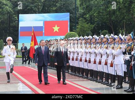 Hanoi, Vietnam. Juni 2024. Der vietnamesische Präsident von Lam hält am 20. Juni 2024 in Hanoi, Vietnam, eine Begrüßungszeremonie für den russischen Präsidenten Wladimir Putin ab. Vietnam und Russland haben am Donnerstag eine gemeinsame Erklärung zur Stärkung der umfassenden strategischen Partnerschaft veröffentlicht, berichtete die Vietnam News Agency (VNA). Credit: Handout von VNA/Xinhua/Alamy Live News Stockfoto