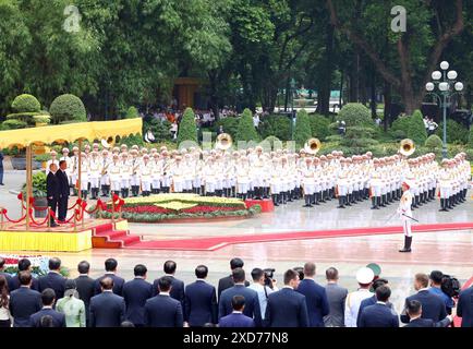 Hanoi, Vietnam. Juni 2024. Der vietnamesische Präsident von Lam hält am 20. Juni 2024 in Hanoi, Vietnam, eine Begrüßungszeremonie für den russischen Präsidenten Wladimir Putin ab. Vietnam und Russland haben am Donnerstag eine gemeinsame Erklärung zur Stärkung der umfassenden strategischen Partnerschaft veröffentlicht, berichtete die Vietnam News Agency (VNA). Credit: Handout von VNA/Xinhua/Alamy Live News Stockfoto