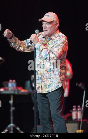 20. Juni 2024 - Myrtle Beach, South Carolina; USA - Sänger MIKE LOVE of the BEACH BOYS tritt live auf, während seine Tour 2024 einen Halt im Alabama Theatre in Myrtle Beach macht. Copyright 2024 Jason Moore. (Kreditbild: © Jason Moore/ZUMA Press Wire) NUR REDAKTIONELLE VERWENDUNG! Nicht für kommerzielle ZWECKE! Stockfoto