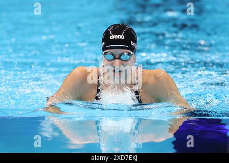 Indianapolis, Indiana, USA. Juni 2024. Kate DOUGLASS trat im 200-Meter-Brustfinale der Frauen während der Schwimmversuche des US-Olympischen Teams im Lucas Oil Stadium in Indianapolis, Indiana, an. (Kreditbild: © David G. McIntyre/ZUMA Press Wire) NUR REDAKTIONELLE VERWENDUNG! Nicht für kommerzielle ZWECKE! Stockfoto