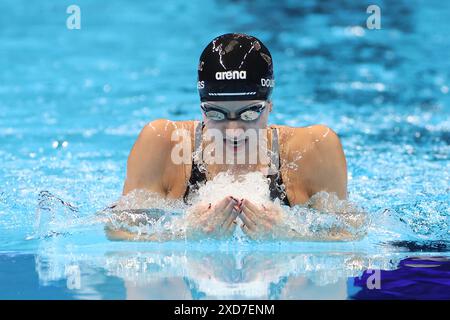 Indianapolis, Indiana, USA. Juni 2024. Kate DOUGLASS trat im 200-Meter-Brustfinale der Frauen während der Schwimmversuche des US-Olympischen Teams im Lucas Oil Stadium in Indianapolis, Indiana, an. (Kreditbild: © David G. McIntyre/ZUMA Press Wire) NUR REDAKTIONELLE VERWENDUNG! Nicht für kommerzielle ZWECKE! Stockfoto