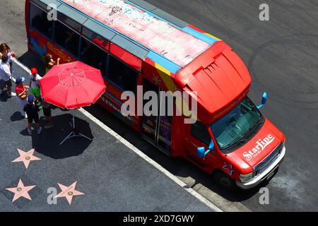 Starline Tours am Hollywood Boulevard, Starline ist die ursprüngliche Hollywood Celebrity Homes Tour seit 1935 Stockfoto