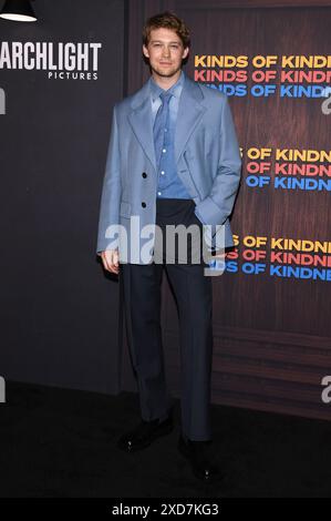 New York, USA. Juni 2024. Joe Alwyn nimmt an Searchlights New Yorker Premiere von „Types of Kindness“ auf der MOMA, New York, NY, 20. Juni 2024 Teil (Foto: Anthony Behar/SIPA USA) Credit: SIPA USA/Alamy Live News Stockfoto