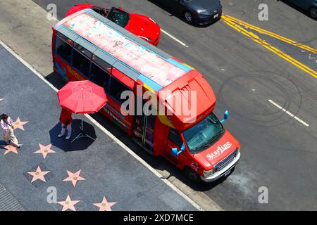 Starline Tours am Hollywood Boulevard, Starline ist die ursprüngliche Hollywood Celebrity Homes Tour seit 1935 Stockfoto