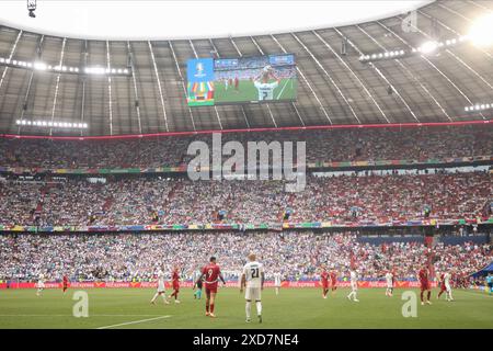 München, Deutschland. Juni 2024. Ein Blick auf die Münchner Fußballarena während des Gruppenspiels der UEFA EURO 2024 zwischen Slowenien und Serbien. (Endnote; Slowenien 1:1 Serbien) (Foto: Sergei Mikhailichenko/SOPA Images/SIPA USA) Credit: SIPA USA/Alamy Live News Stockfoto