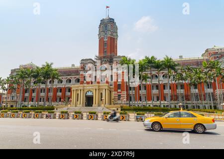 Taipei, Taiwan - 23. April 2019: Malerischer Blick auf das Präsidentengebäude vom Ketagalan Boulevard. Stockfoto