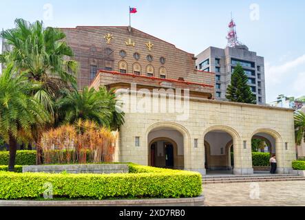 Taipeh, Taiwan - 23. April 2019: Fantastischer Blick auf die Zhongshan Hall in Ximending. Das historische Gebäude ist eine beliebte Touristenattraktion Asiens. Stockfoto