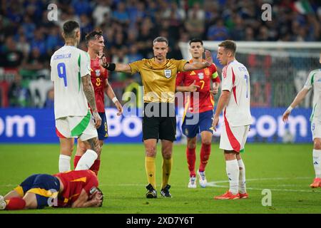 Gelsenkirchen. Juni 2024. Schiedsrichter Slavko Vincic ist beim Gruppenspiel der UEFA Euro 2024 zwischen Spanien und Italien am 20. Juni 2024 in Gelsenkirchen geübt. Quelle: Peng Ziyang/Xinhua/Alamy Live News Stockfoto