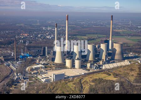 Luftaufnahme, Uniper Kraftwerke Scholven, Schornsteine und Kühltürme, Windräder und Fernsicht, Scholven, Gelsenkirchen, Ruhrgebiet, Nordrhein Stockfoto