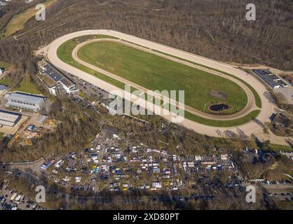 Aus der Vogelperspektive, Gelsentrab-Trabbahn und Gelsentrödel, Flohmarkt Flohmarkt an der Trabbahn, Feldmark, Gelsenkirchen, Ruhrgebiet, Nordrhein Stockfoto