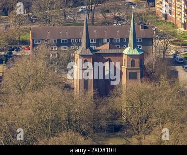 Aus der Vogelperspektive, Antoniuskirche, zwei Kirchtürme, Feldmark, Gelsenkirchen, Ruhrgebiet, Nordrhein-Westfalen, Deutschland Stockfoto