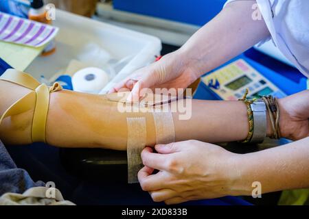 Blutfahrt, organisiert vom Etablissement Francais du Sang (EFS) im Vorfeld der Sommerferien und der Olympischen Spiele. Stockfoto