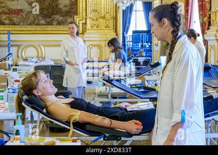 Blutfahrt, organisiert vom Etablissement Francais du Sang (EFS) im Vorfeld der Sommerferien und der Olympischen Spiele. Stockfoto