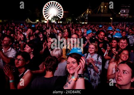 Prag, Tschechische Republik. Juni 2024. Ein Publikum genießt das Musikfestival Metronome Prague 2024 in Prag, Tschechische Republik, am 20. Juni 2024. Quelle: Ondrej Deml/CTK Photo/Alamy Live News Stockfoto