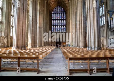 CANTERBURY, GROSSBRITANNIEN – 15. MAI 2014: Dies ist das zentrale Schiff der Kathedrale von Canterbury. Stockfoto