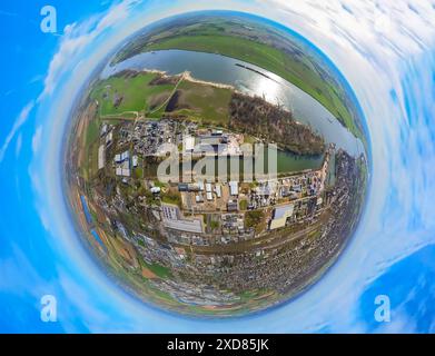 Luftaufnahme, Emmericher Hafen am Rhein, Industriegebiet, Erdkugel, Fischaugenbild, 360-Grad-Bild, winzige Welt, kleiner Planet, Fisheye ima Stockfoto