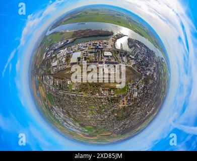 Luftaufnahme, Emmericher Hafen am Rhein, Industriegebiet, Erdkugel, Fischaugenbild, 360-Grad-Bild, winzige Welt, kleiner Planet, Fisheye ima Stockfoto