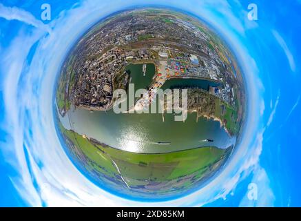 Luftaufnahme, Emmericher Hafen am Rhein, Industriegebiet, Erdkugel, Fischaugenbild, 360-Grad-Bild, winzige Welt, kleiner Planet, Fisheye ima Stockfoto