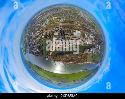 Luftaufnahme, Emmericher Hafen am Rhein, Industriegebiet, Erdkugel, Fischaugenbild, 360-Grad-Bild, winzige Welt, kleiner Planet, Fisheye ima Stockfoto